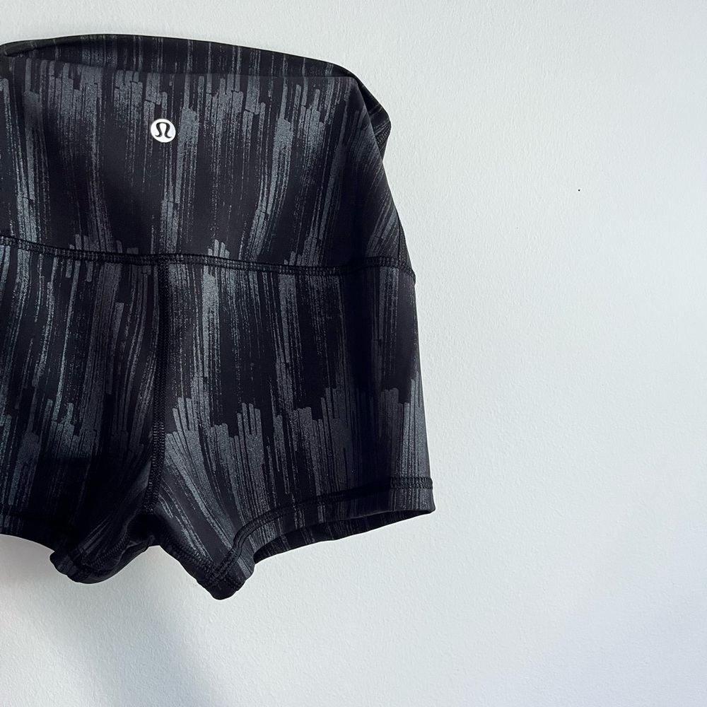 Lululemon short shorts